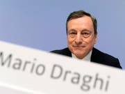 EZB-Chef Mario Draghi verkündet zum vorletzten Mal den Zinsentscheid der Europäischen Zentralbank. (Bild: KEYSTONE/EPA/RONALD WITTEK)