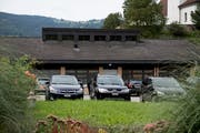 Kantonsparkplätze im Kanton Obwalden werden bald kostenpflichtig. Im Bild die Parkplätze vor dem BWZ Giswil. (Bild: Corinne Glanzmann,Giswil, 10. September 2019)