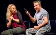 Der berühmte Kampf um die Fernbedienung: Laura und René Rindlisbacher während ihres Auftritts in Stans. (Bild: André A. Niederberger, 11. September 2019)