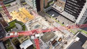 Bei der Totalrevision von Bauordnung und Zonenplan werden Grundsatzentscheide auch für die städtische Bauwirtschaft gefällt. Unter anderem wird festgelegt, was künftig wie und wo gebaut werden kann. Im Bild die Baustelle des Kantonsspitals St.Gallen. (Bild: Ralph Ribi - 2. Juli 2019)
