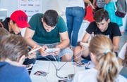 Weinfelden TG - Schüler informieren sich an der Berufsmesse 2018 über ihre berufliche Zukunft. (Bild: Andrea Stalder)