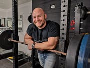 Jérome Wittwer kann das 1,8-fache seines Körpergewichts stemmen. (Bild: Martina Eggenberger)
