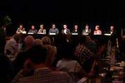 Die SVP-Nationalratskandidaten Stefan Mühlemann, Daniel Vetterli, Verena Herzog, Manuel Strupler, Pascal Schmid und Diana Gutjahr sowie Hansjörg Brunner (FDP), Edith Graf Litscher (SP) und Christian Lohr (CVP). (Bild: Donato Caspari)