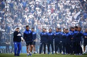 Diego Armando Maradona bei seiner Präsentation als Trainer des argentinischen Tabellenletzten Gimnasia y Esgrima. Bild: Keystone.