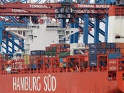 Deutschland exportiert weit mehr Waren und Dienstleistungen ins Ausland als von dort bezogen werden. (Bild: KEYSTONE/AP/MATTHIAS SCHRADER)