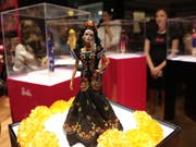 In Mexiko gibt es neu eine «Día de Muertos»-Barbie. (Bild: KEYSTONE/EPA EFE/SASHENKA GUTIERREZ)