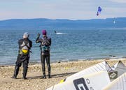 Kite-Surfer in Berlingen. (Bild: Andrea Stalder)