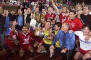 1999 holte sich Servette am letzten Spieltag die Meisterschaft, während Konkurrent sich GC mit dem zweiten Rang abgeben musste. (Bild: Keystone)