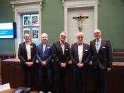 Die Referenten der 6. Zuger Gespräche (von links): Prof. Josef Jenewein, Dr. Axel Ropohl, Dr. Alfredo Guidetti, Marco Borsotti sowie Gesundheitsdirektor Martin Pfister. (Bild: PD)