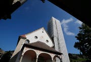 Blick von unten auf den eingerüsteten Kirchturm. (Bild: Stefan Kaiser, Unterägeri, 11. September 2019)