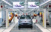 Volkswagen-Werk in Zwickau: Wo früher Trabis vom Band rollten, werden heute moderne E-Autos gebaut. (Bild: Oliver Killig, 30.August 2019)