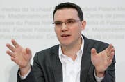 Politikwissenschafter Georg Lutz hat untersucht, wie viel Geld die National- und Ständeratskandidaten 2015 in den Wahlkampf gesteckt haben: 29 Millionen Franken. (Bild: Keystone (Bern, 29.10.2010)).