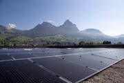 Auf dem Dach des neuen Distributionszentrum wurden 2600 Solarpanels installiert. (Bild: PD)