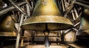 Über fünf Tonnen schwer: die Dreifaltigkeitsglocke der katholischen Kirche St.Pelagius. (Bild: Andrea Stalder)