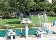 Die Badi Wattwil verzeichnete eine gute Saison. Hinter der Baumreihe befindet sich die Minigolf-Anlage. (Bild: Martin Knoepfel)
