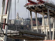 Im Zusammenhang mit dem Brückeneinsturz in Genua hat die Staatsanwaltschaft neun weitere Menschen festgenommen. Inzwischen wird gegen 80 Verdächtige ermittelt. (Bild: KEYSTONE/AP/ANTONIO CALANNI)