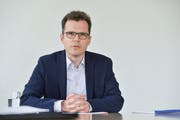 Der Lohn von Dominik Diezi ist zu einem Politikum geworden. (Bild: Donato Caspari)