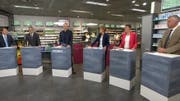 Thomas Aeschi (SVP), Josef Dittli (FDP), Moderator Sandro Brotz, Ruth Humbel (CVP), Barbara Gysi (SP) und Lorenz Hess (BDP). Nicht im Bild: Martin Bäumle (GLP) und Irène Kälin (Grüne). (Bild: Screenshot SRF)