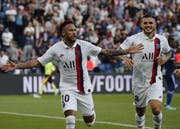 Neymar feiert sein Tor mit Teamkollege Mauro Icardi. (Bild: AP Photo/Francois Mori)
