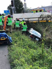 Der Autofahrer kam von der Fahrbahn ab. (Bild: Kapo SG)