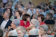 Alt Bundesrätin Doris Leuthard im Gespräch mit Nationalrätin Ida Glanzmann. (Bild: Pius Amrein, 12. September 2019)