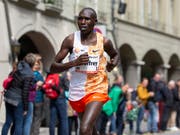 Der Kenianer Geoffrey Kamworor im Mai dieses Jahres beim GP von Bern (Bild: KEYSTONE/PETER KLAUNZER)