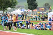 Hochbetrieb auf der Bütschwiler Breite. Mitglieder aus 32 Vereinen versammelten sich am Samstag im Toggenburg zum kantonalen Jugendturnfest. (Bild: Beat Lanzendorfer)