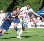 FCL-Captain Pascal Schürpf (rechts) im Duell mit Wohlens Stefano Gehri.Bild: Urs Flüeler/Keystone (Wohlen, 15. September 2019)