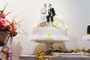 Der süsse Tag könnte mit einer höheren Steuerrechnung enden: Der Ständerat ist gegen eine rasche Abschaffung der Heiratsstrafe. (KEYSTONE/Christian Beutler)