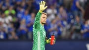 Grüsst vom Platz an der Sonne: Deutschlands Nummer 1 im Tor, Manuel Neuer. (Bild: Keystone)