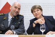 Bundesrätin Viola Amherd bei der Präsentation von Thomas Süssli, dem neuen Chef der Armee. (Bild: Peter Klaunzer / Keystone, Bern, 4. September 2019)