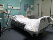 Durch interaktives Lernen sollen Mitarbeitende im Gesundheitssystem für Gefahren für die Patientensicherheit sensibilisiert werden. (Bild: KEYSTONE/GAETAN BALLY)