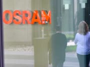 Übernahmestreit: Neben dem an der Schweizer Börse kotierten österreichischen Sensorhersteller AMS bieten auch die US-Finanzinvestoren Bain Capital und Carlyle für den deutschen Beleuchtungshersteller Osram. (Bild: KEYSTONE/EPA/CHRISTIAN BRUNA)