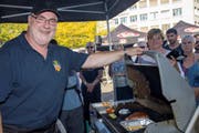 Hat allen Grund zum Strahlen: Reto Kaiser ist Schweizer Grillchampion 2019. (Bilder: PD)