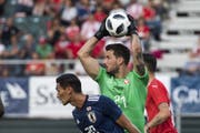 Roman Bürki im Nationaldress: Ein seltenes Bild. Zurzeit macht er Pause in der Nati. (Bild: Keystone)