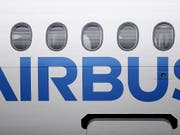 Der Airbus-Konzern hat vor Strafzöllen der USA auf seine Flugzeuge gewarnt. (Bild: KEYSTONE/EPA/ANDY RAIN)