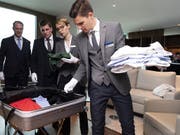 Auch den Koffer auspacken gehört zum Aufgabenbereich eines Butlers. (Bild: PD)