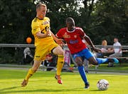 Der Chamer Geoffrey Le Bigonsan (rechts) gegen Nick Rothen von Münsingen. (Bild: Patrick Hürlimann, Cham, 14. September 2019)