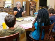In der Schweiz besteht kein Anspruch darauf, dass Eltern ihre grundschulpflichtigen Kinder zu Hause unterrichten dürfen. (Bild: KEYSTONE/AP/SUE OGROCKI)