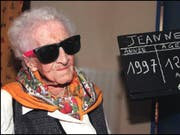 Jeanne Calment am Vorabend ihres 122. Geburtstags im Februar 1997. (Bild: Keystone/EPA/GEORGES GOBET)