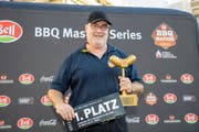 Die Cervelat-Trophäe und eine Barbecue-Reise in die USA sind der Lohn für den Champion-Titel.