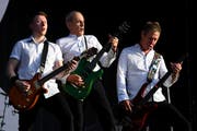 Unverwüstlich seit 57 Jahren: Richie Malone, Francis Rossi und John Edwards (v.l.). am 15.9.2019 im Hyde Park London. (Bild: Dave Hogan/Getty )