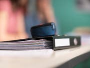 Soziale Ungleichheit gefährdet der Entwicklungsorganisation Oxfam zufolge die Bildungsziele der Uno. In armen Ländern sei die Chance, dass ein Kind aus einer armen Familie die Sekundarschule beendet, siebenmal geringer als für ein Kind aus einer reichen Familie. (Bild: KEYSTONE/GAETAN BALLY)
