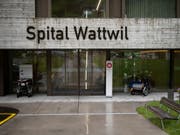 Das Spital Wattwil gehört zur Spitalregion Fürstenland Toggenburg. Bis 2020 ist der Betrieb dank eines Notdarlehens des Kantons gesichert. (Bild: KEYSTONE/GIAN EHRENZELLER)
