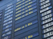 ÖV-Passagiere in der Schweiz sollen bei grossen Verspätungen künftig einen gesetzlichen Anspruch auf Entschädigungsleistungen erhalten. (Bild: KEY/Markus Laeng)