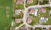 Die Grundstückgewinnsteuer für langjährige Eigenheimbesitzer wird gesenkt (Quartierbeispiel Mörschwil). Bild: Benjamin Manser