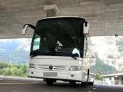 Bei einer Kontrolle in St. Maurice hat die Kantonspolizei Wallis einen polnischen Reisecar aus dem Verkehr gezogen. Der Fahrer verfügte über keinen gültigen Führerschein und verstiess gegen das Kabotageverbot. (Bild: Kantonspolizei Wallis)