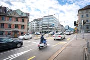 Am Blumenbergplatz liegen die Stickstoffdioxid-Werte im Jahresmittel noch immer über dem gesetzlichen Grenzwert. (Bild: Urs Bucher)