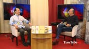 Bezahltes Interview: Peter Fitzek, «König von Deutschland» (links), und Moderator Norbert Brakenwagen. (Quelle: Youtube/timetodotv)