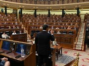 Der spanische Premier Pedro Sanchez bei der letzten Fragestunde im Parlament vor den Neuwahlen. (Bild: KEYSTONE/EPA EFE/FERNANDO VILLAR)